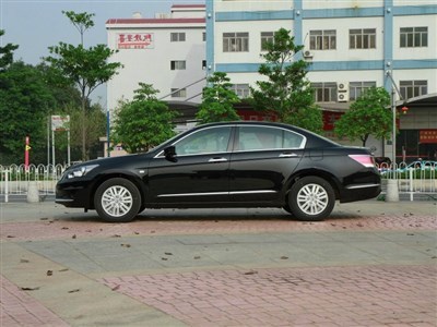 上海高端與實(shí)用車型租賃指南 奔馳威霆、E300、帕薩特、凱美瑞全面解析